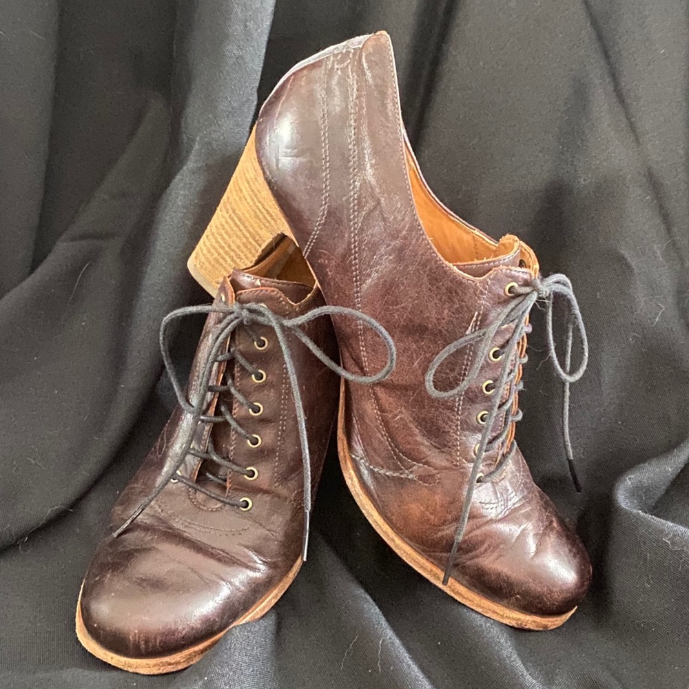 Brown Leather Timberland Heeled Oxfords